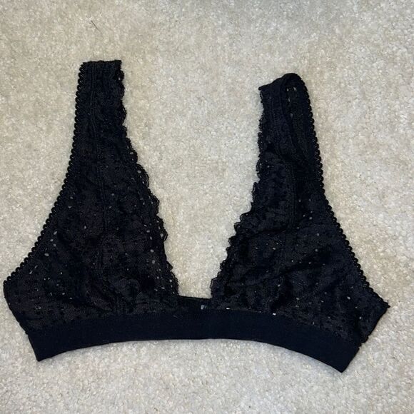 URBAN OUTFITTERS Bralette 🖤 - Picture 1 of 7